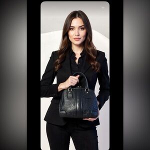 Authentic 🌺Victor Hugo Brazil VH leather satchel